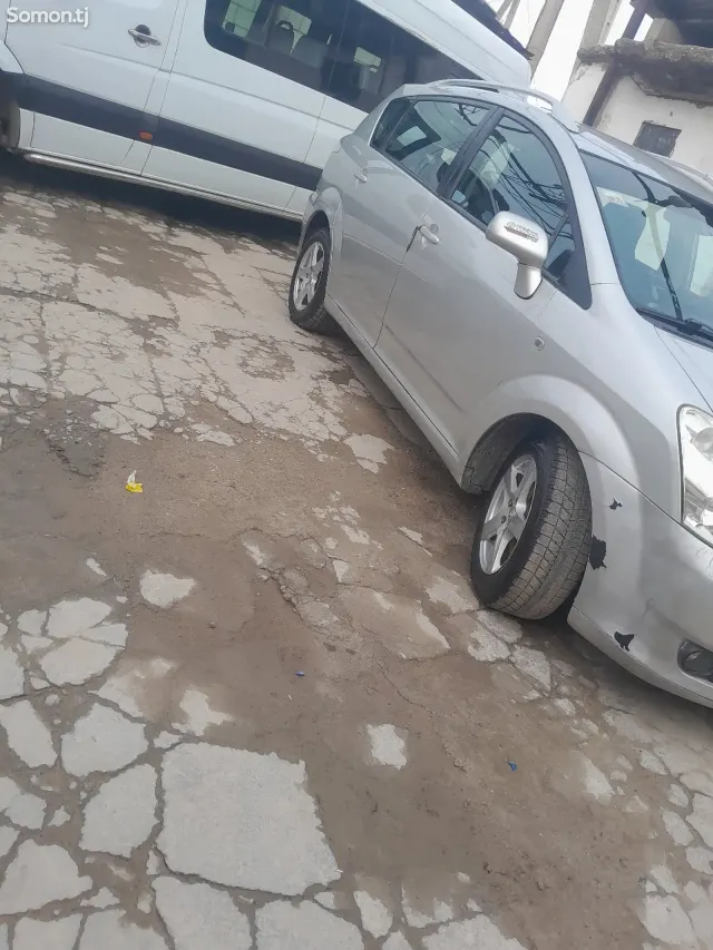 Toyota Avensis Verso 2006 · 1.8 MT