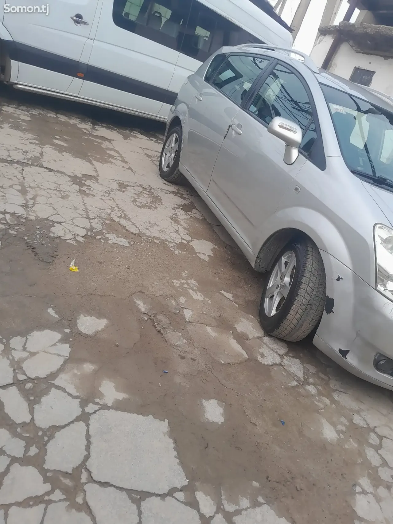 Toyota Avensis Verso 2006 · 1.8 MT