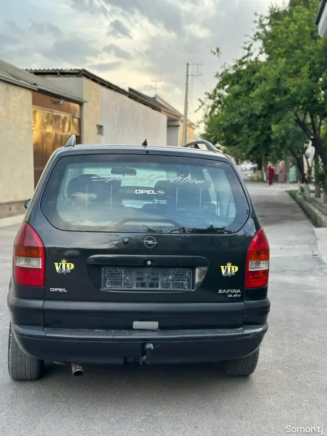 Opel Zafira 1999 · 1.6 MT