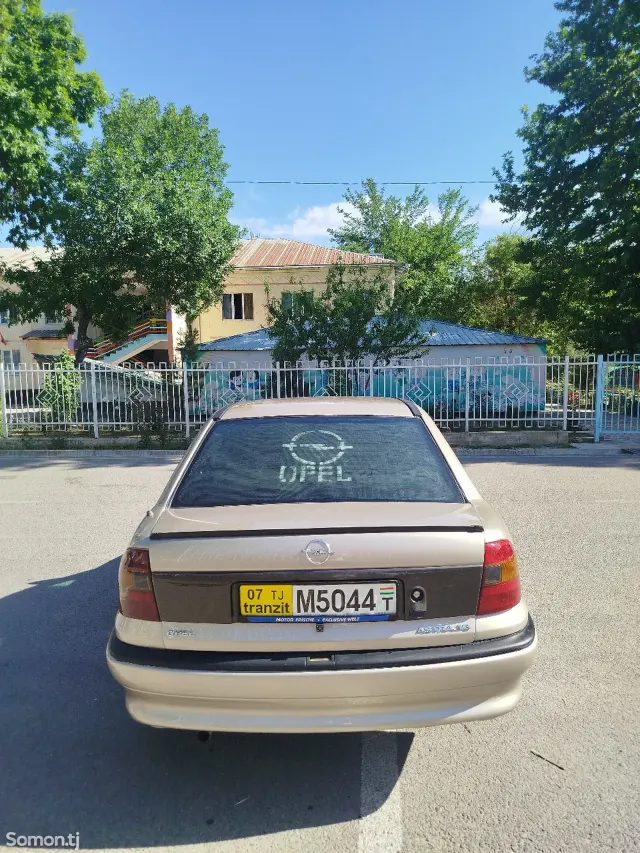 Opel Astra F 1995 · 1.6 MT