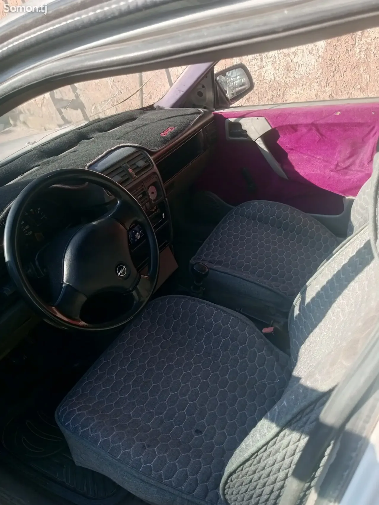 Opel Vectra A 1991 · 1.6 MT