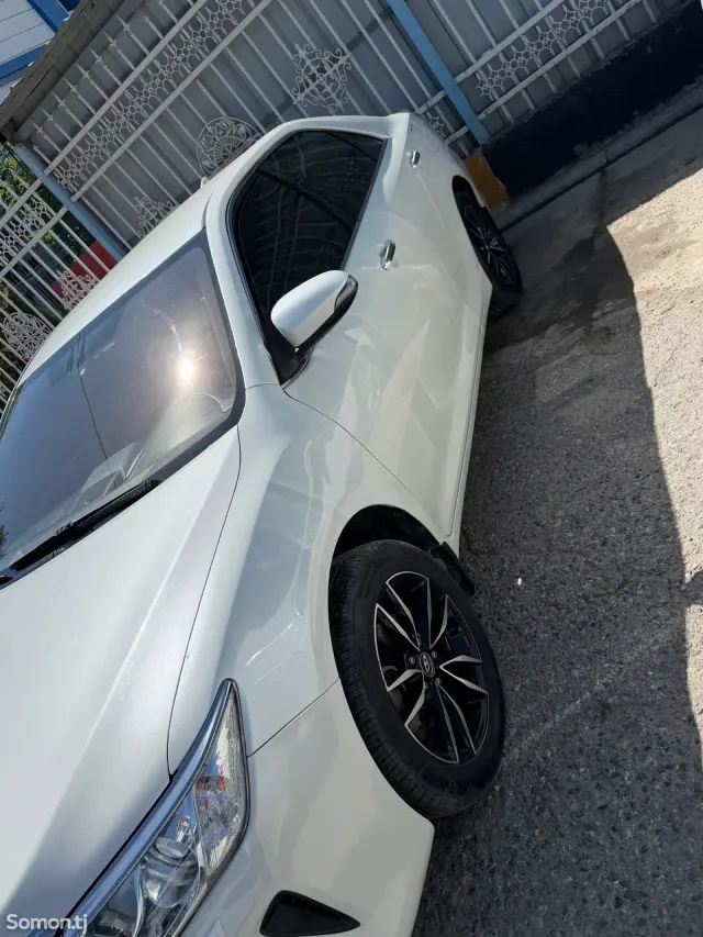 Toyota Camry 2016 · 2.5 AT