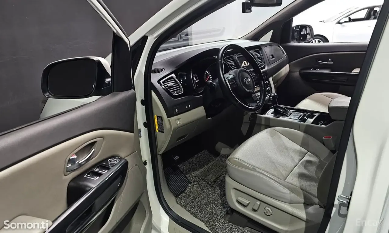 Kia Carnival 2014 · 2.2 AT