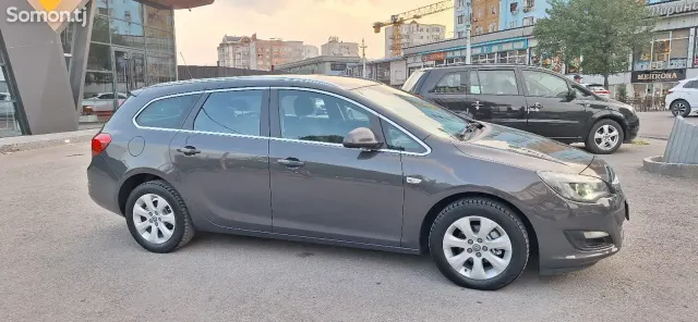 Opel Astra J 2015 · 1.4 MT