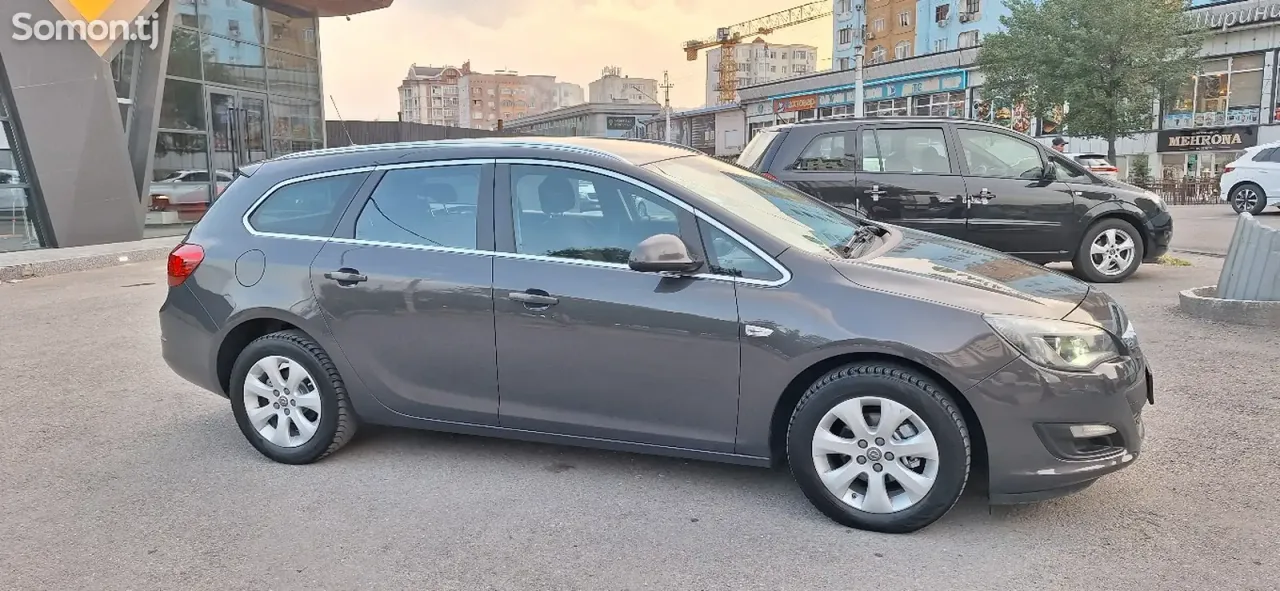 Opel Astra J 2015 · 1.4 MT