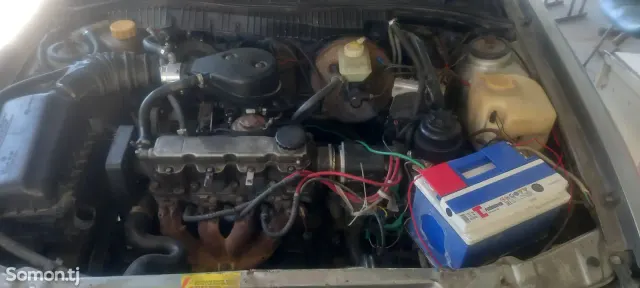 Opel Vectra A 1993 · 1.6 MT
