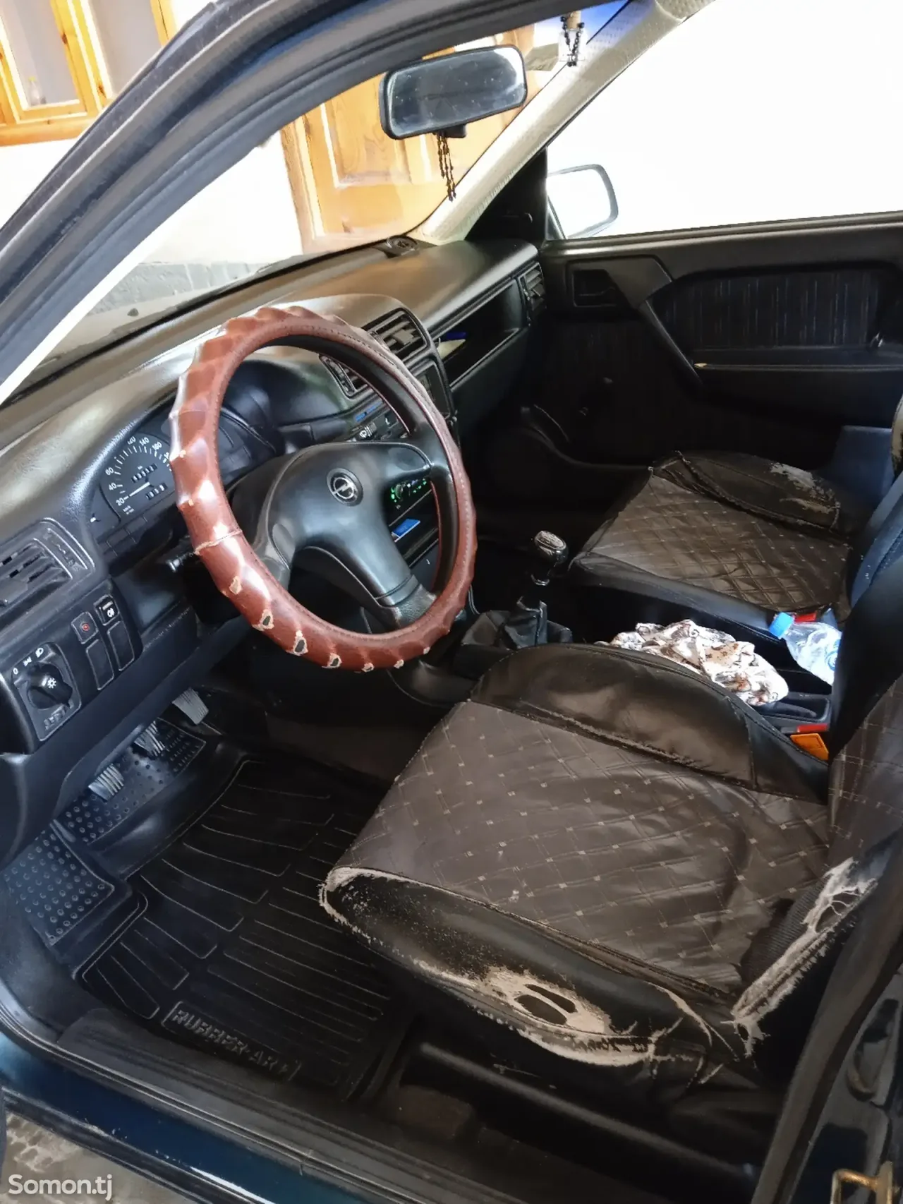 Opel Vectra A 1994 · 1.6 MT