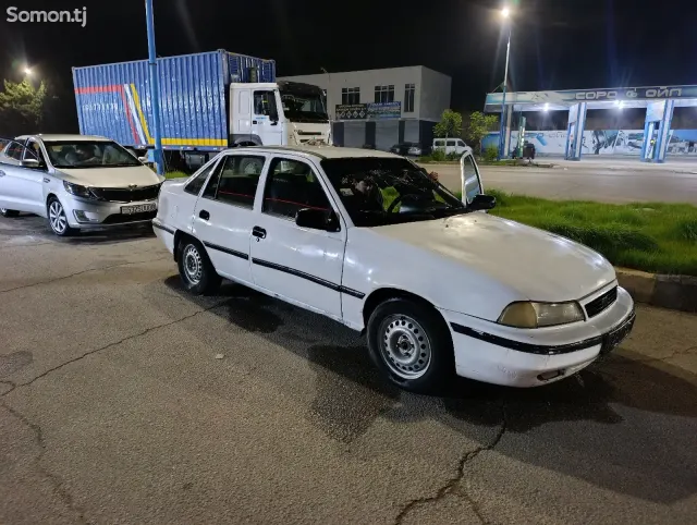 Daewoo Nexia 1995 · 1.6 MT