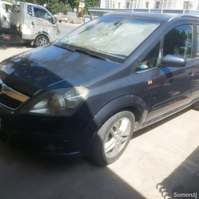Opel Zafira 2007 · 1.9 MT