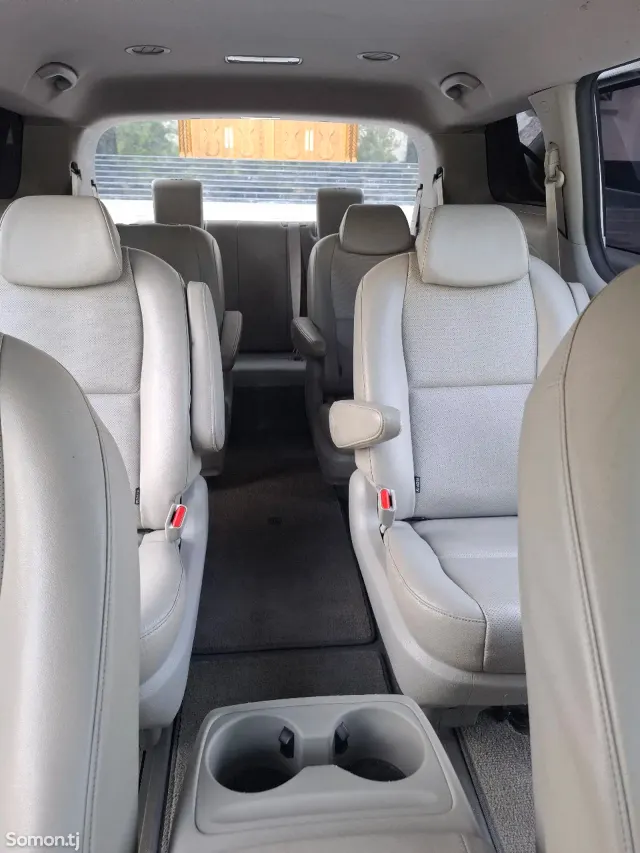 Kia Carnival 2016 · 2.2 AT