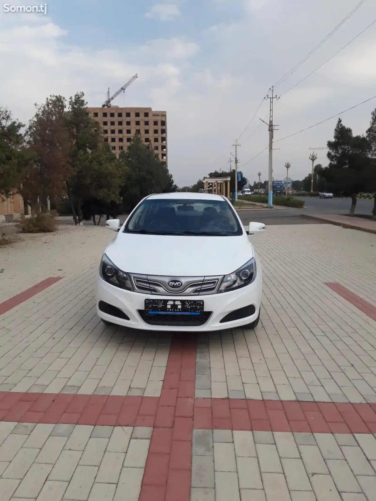 BYD E3 2019 · AT