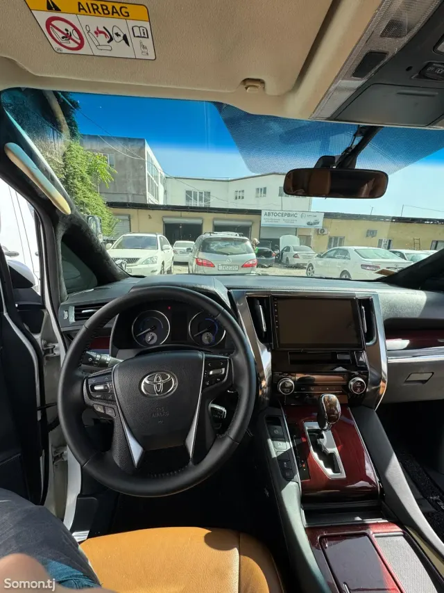 Toyota Vellfire 2016 · 2.5 AT