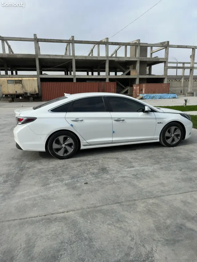 Hyundai Sonata 2015 · 2.0 AT
