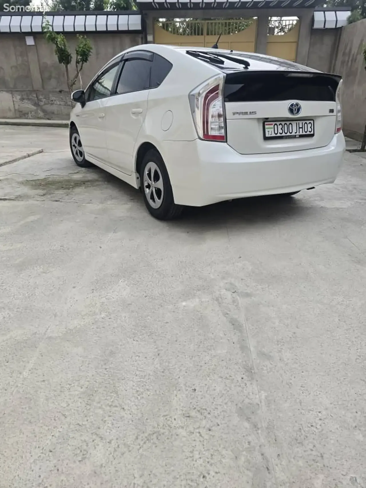 Toyota Prius 2014 · 1.8 AT