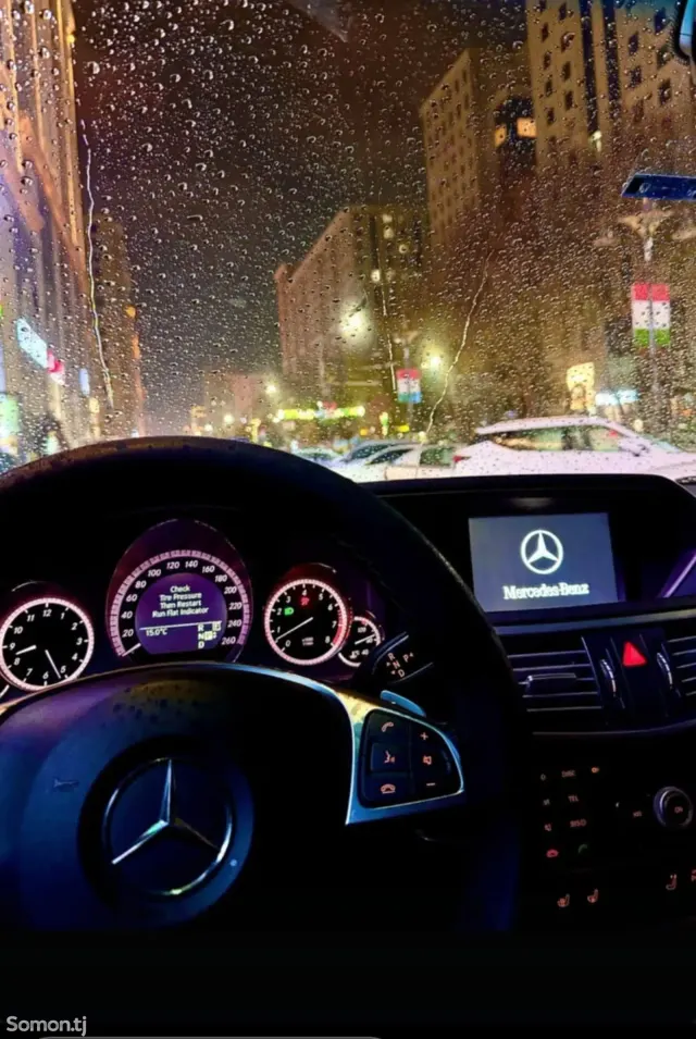 Mercedes-Benz E class 2012 · 3.5 AT