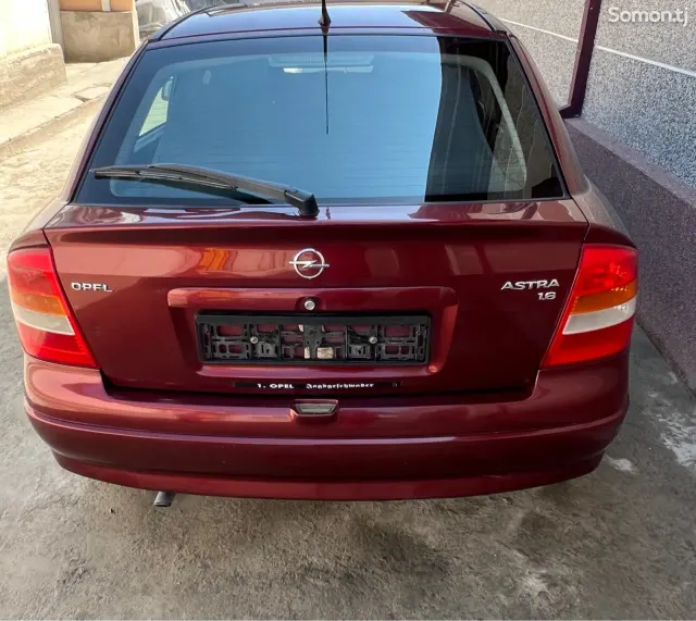 Opel Astra G 1998 · 1.6 MT
