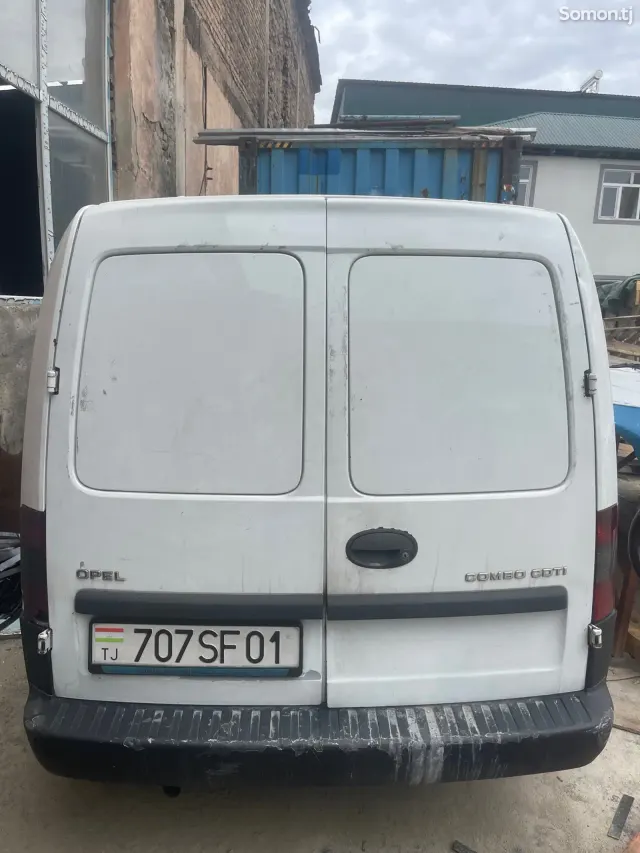 Opel Combo 2010 · 1.4 MT