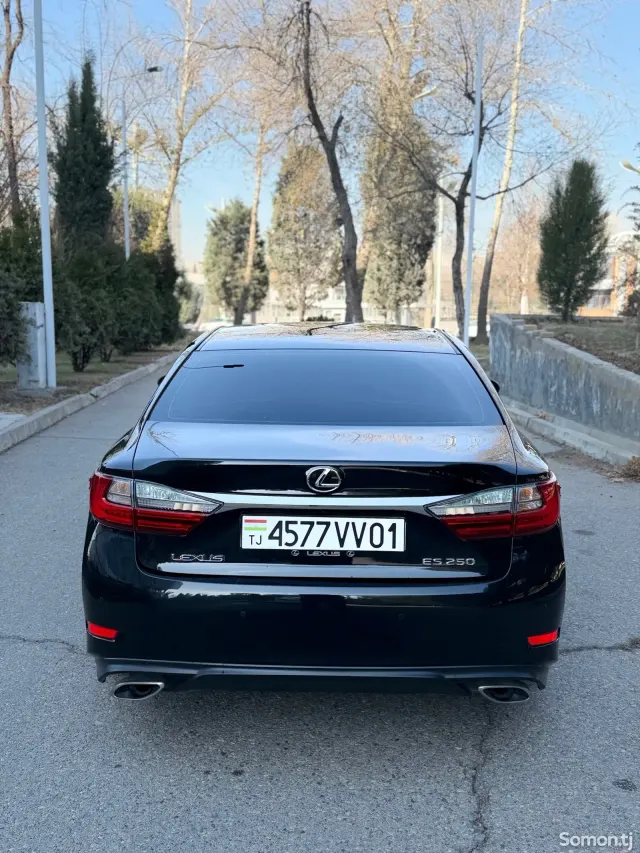 Lexus ES series 2017 · 2.5 AT