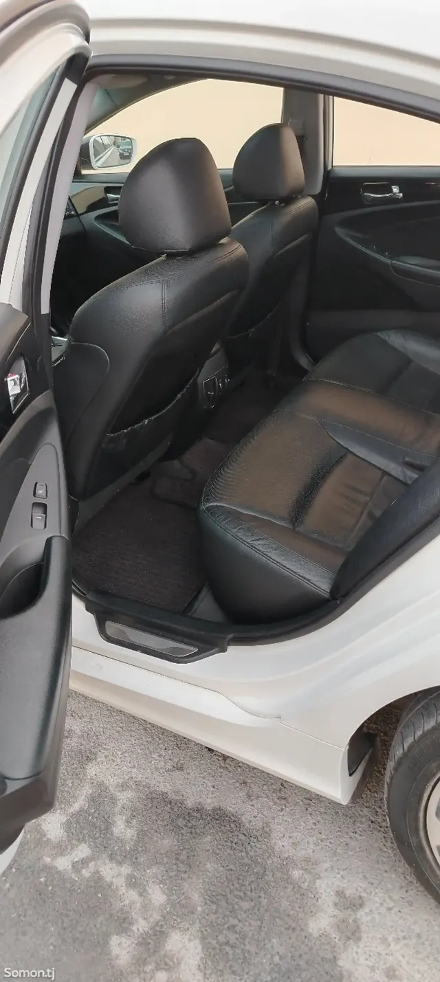 Hyundai Sonata 2010 · 2.0 AT