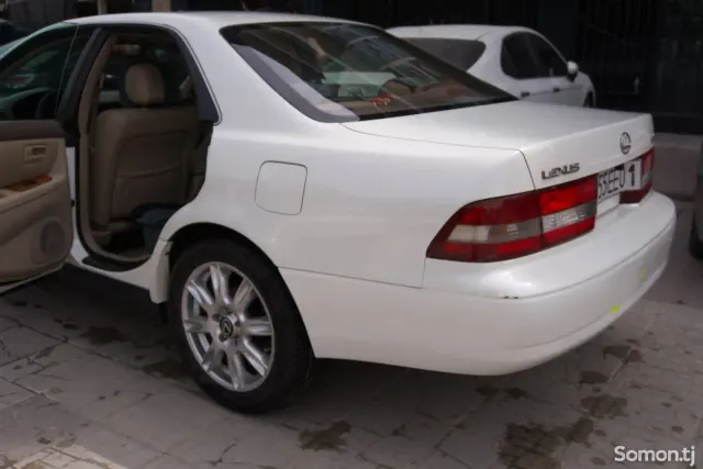 Lexus ES series 2000 · 3.0 AT