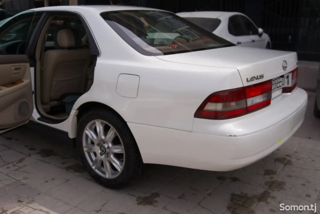 Lexus ES series 2000 · 3.0 AT
