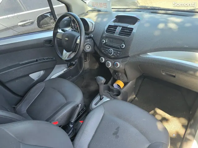 Chevrolet Spark 2014 · 1.0 AT