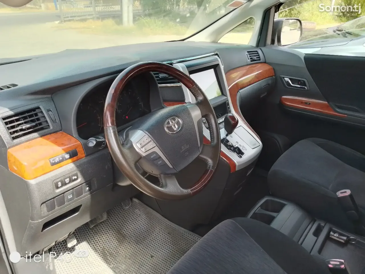 Toyota Vellfire 2014 · 2.4 CVT
