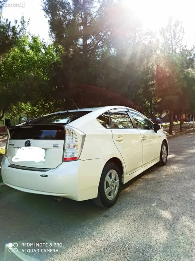 Toyota Prius 2010 · 1.8 AT