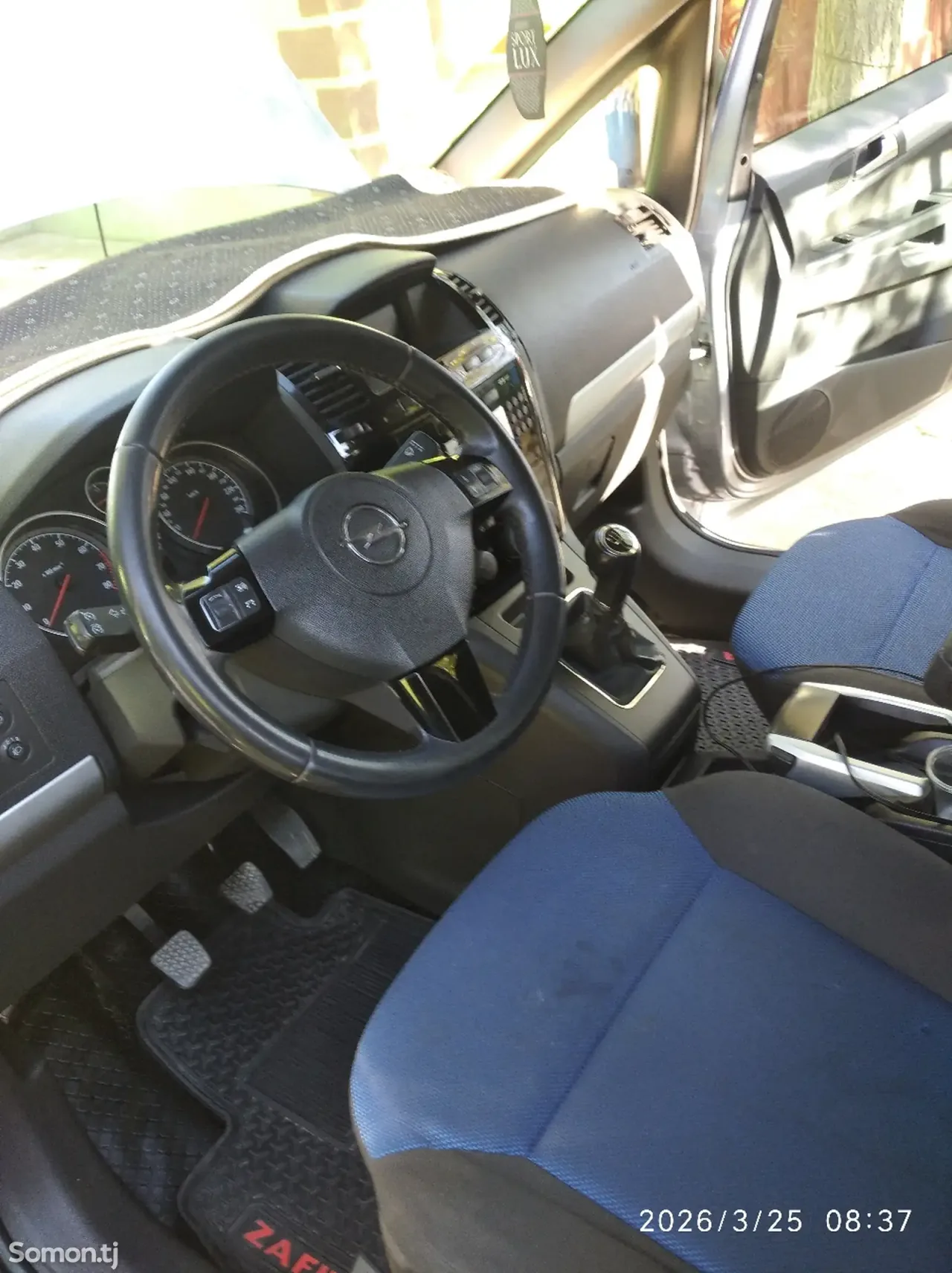 Opel Zafira 2010 · 1.6 MT