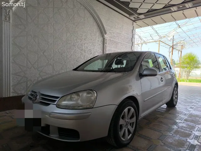 Volkswagen Golf 2007 · 1.6 MT