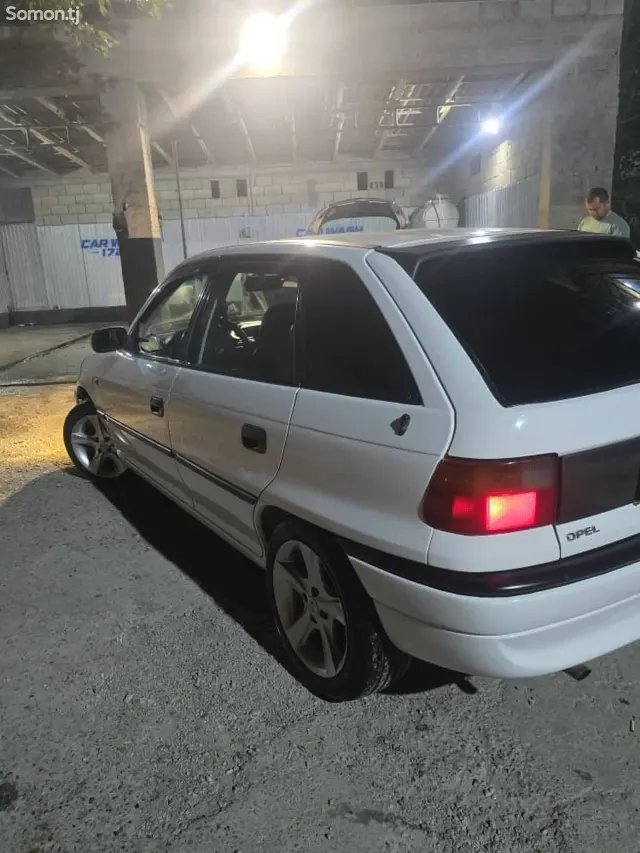 Opel Astra F 1997 · 1.6 MT