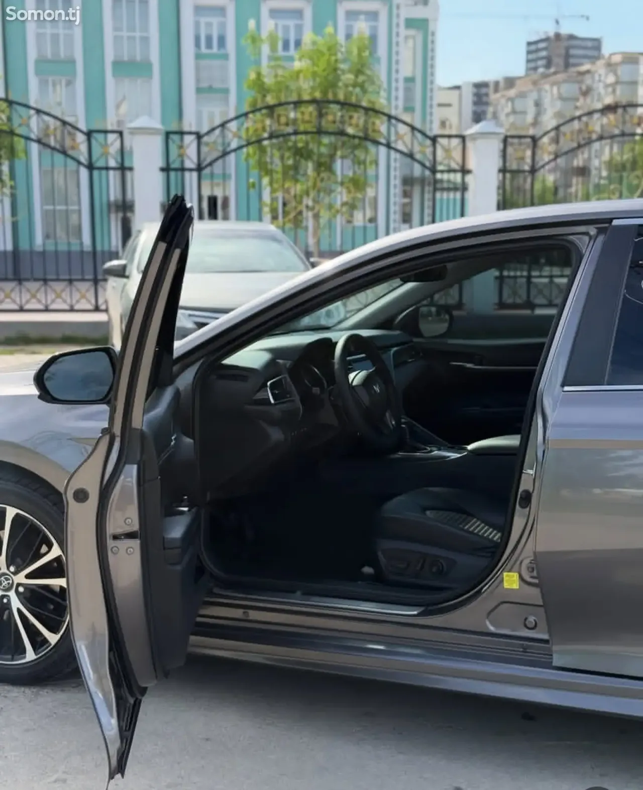 Toyota Camry 2018 · 2.5 AT