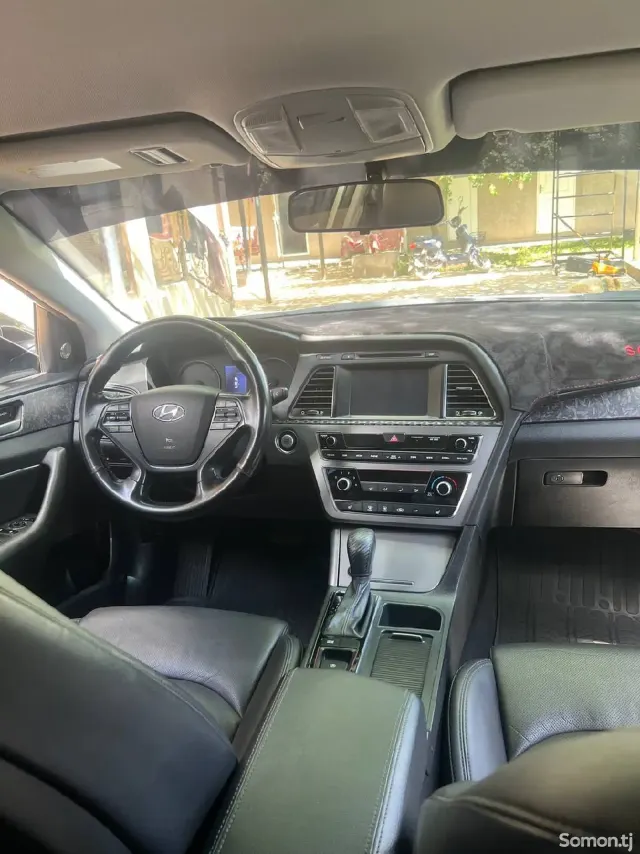 Hyundai Sonata 2015 · 2.0 AT