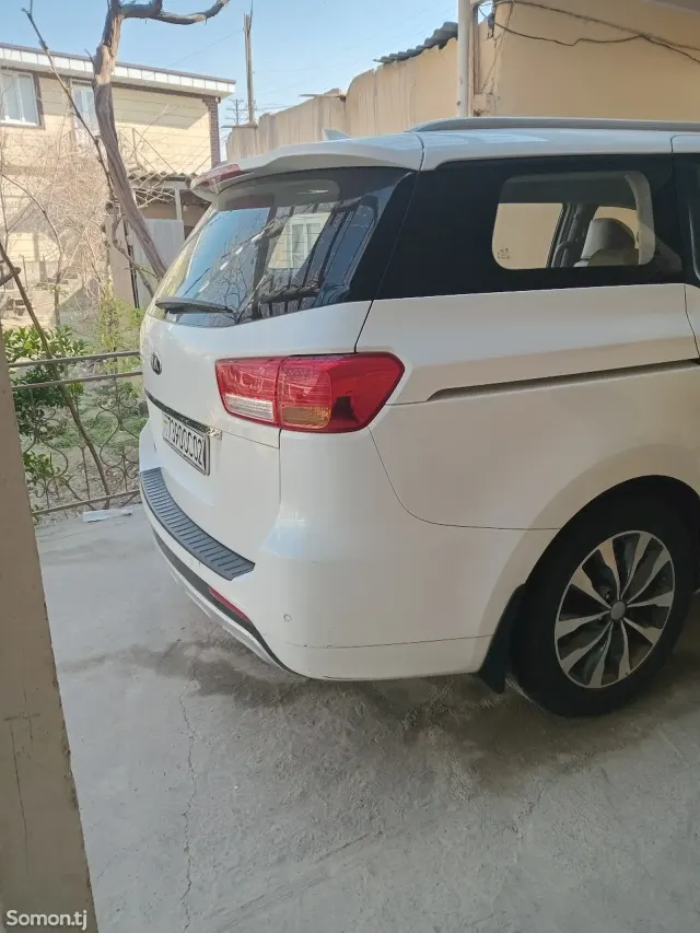 Kia Carnival 2016 · 2.2 AT