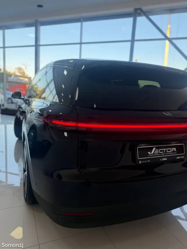 Li Auto (Lixiang) i8 2025 · AT