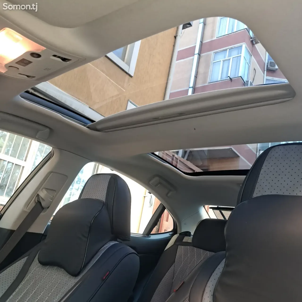 Lexus ES series 2015 · 2.5 AT