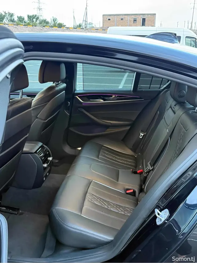 BMW 5 series 2018 · 2.0 CVT