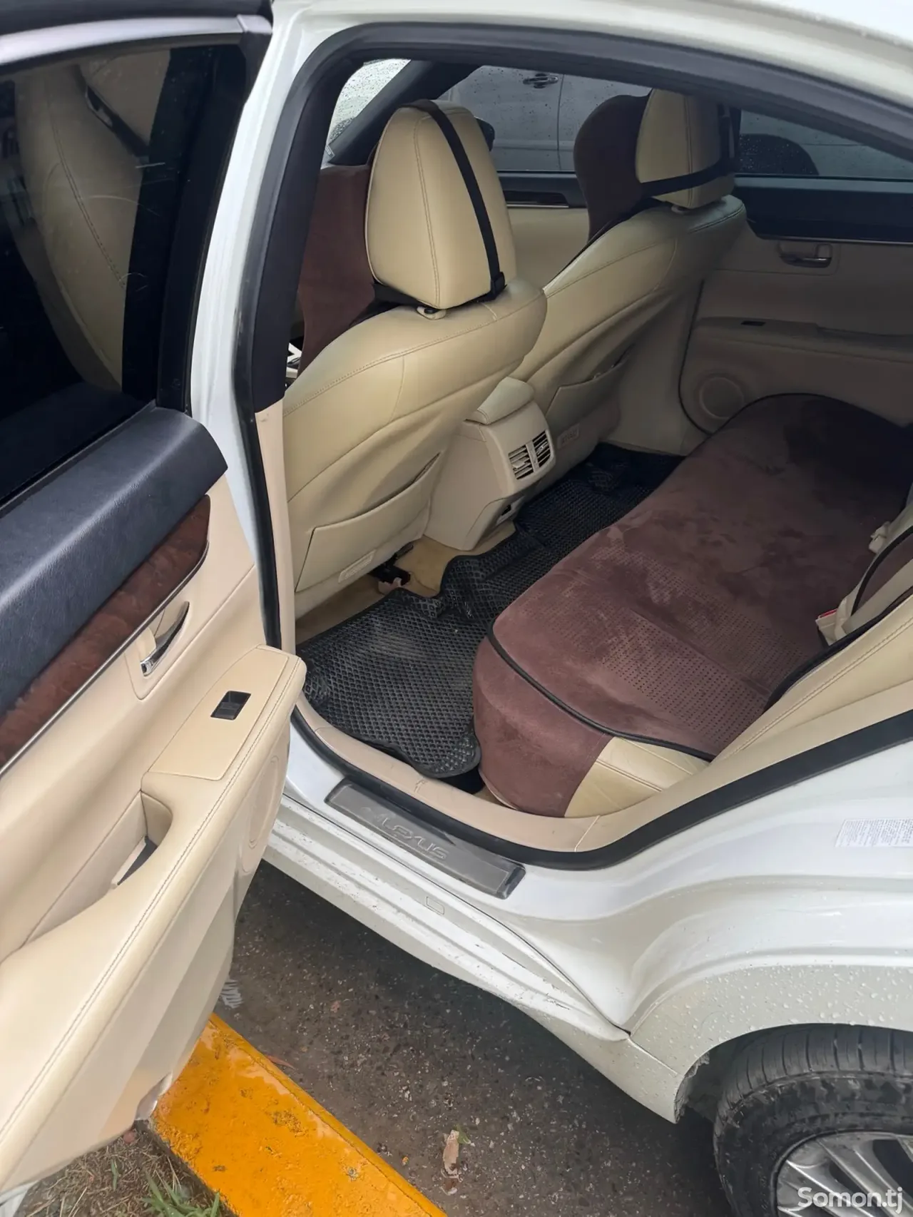 Lexus ES series 2013 · 3.5 AT