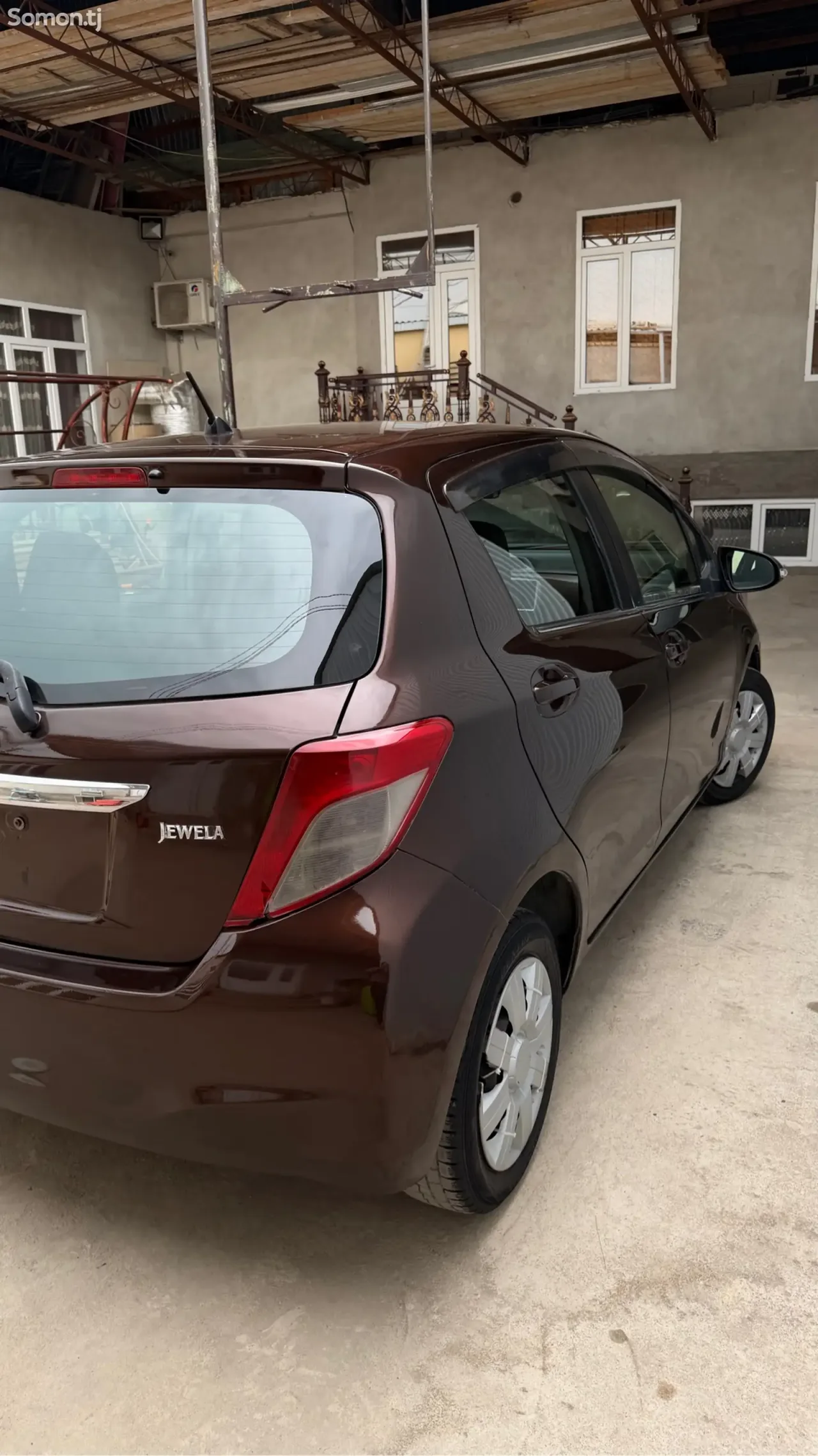 Toyota Vitz 2012 · 1.3 AT