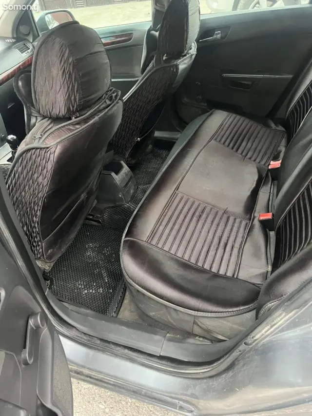 Opel Astra H 2004 · 1.6 MT