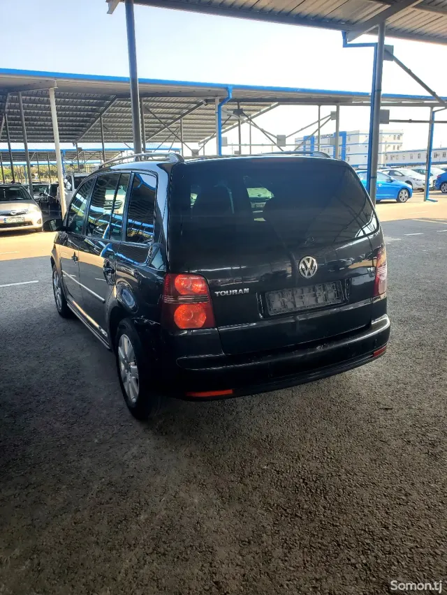 Volkswagen Touran 2007 · 1.4 MT