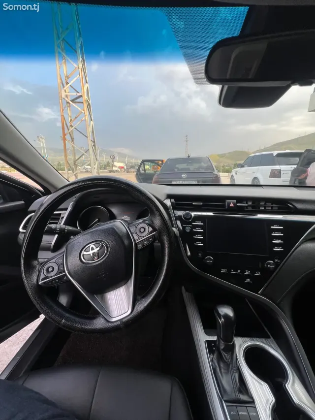 Toyota Camry 2019 · 2.5 AT
