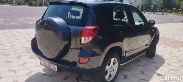 Toyota RAV 4 2006 · 2.2 MT