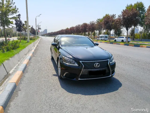 Lexus LS series 2013 · 4.6 AT