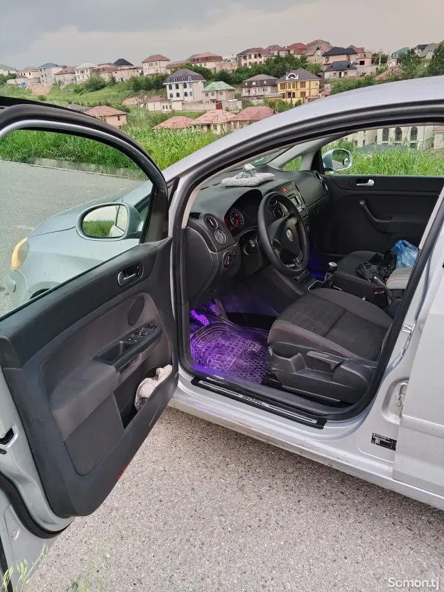 Volkswagen Golf 2006 · 1.4 MT