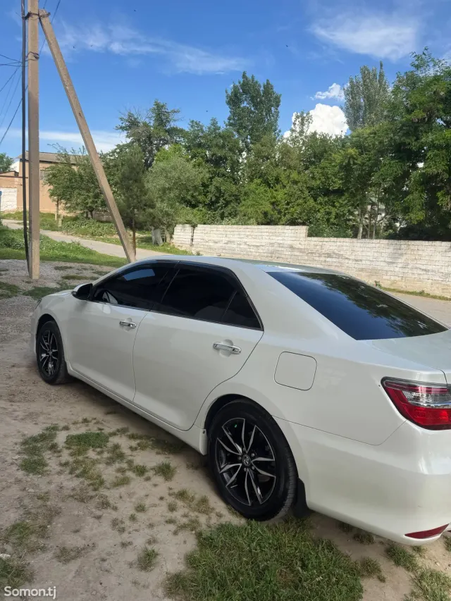 Toyota Camry 2015 · 2.5 AT