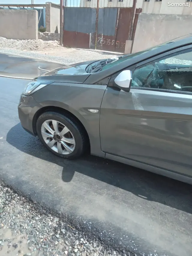 Hyundai Solaris 2014 · MT