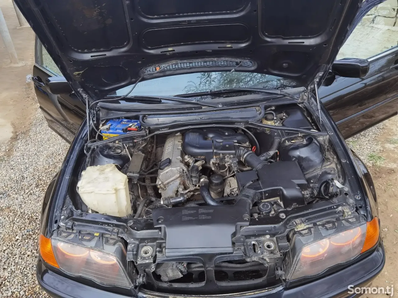 BMW 3 series 2000 · 1.8 MT