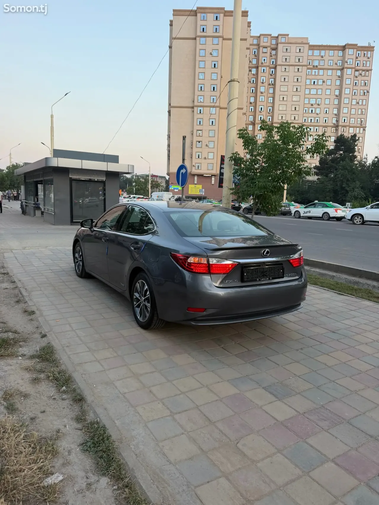 Lexus ES series 2014 · 3.0 AT