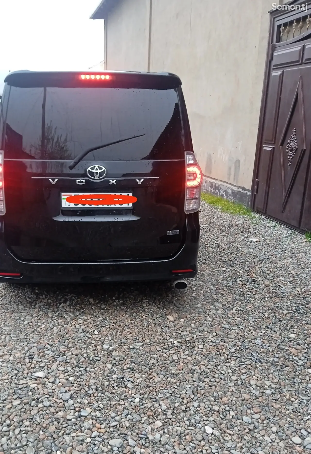 Toyota Voxy 2010 · 2.0 AT